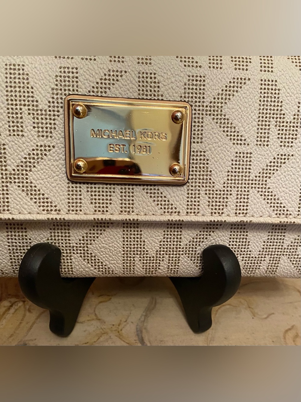 Michael Kors -EUC - Jet Set Signature Checkbook Wallet - EXCELLENT CONDITION!! - Picture 3 of 10